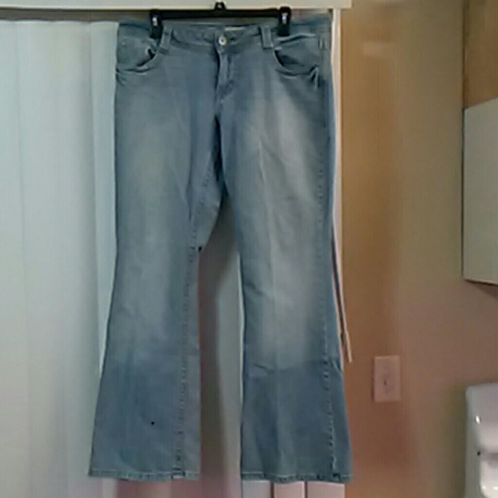 L.e.i Ashley Trouble Flare jeans